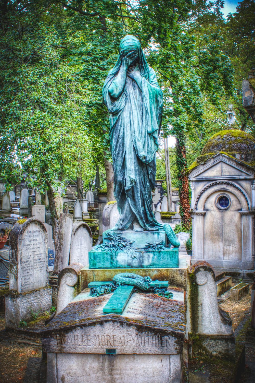 Pere Lachaise Cemetery 4